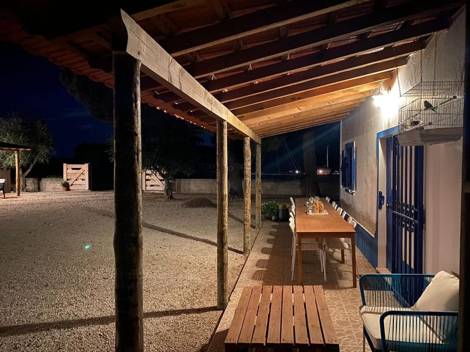 Balcony/Terrace, Entertainment