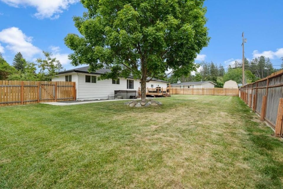 Fam Fun 12 Plus Arcade Games Hot Tub 5 min 2 Dwntwn House in Coeur dAlene