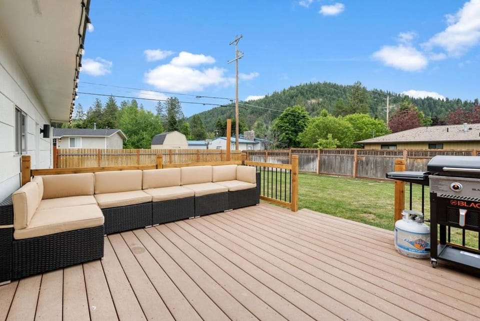 Fam Fun 12 Plus Arcade Games Hot Tub 5 min 2 Dwntwn House in Coeur dAlene