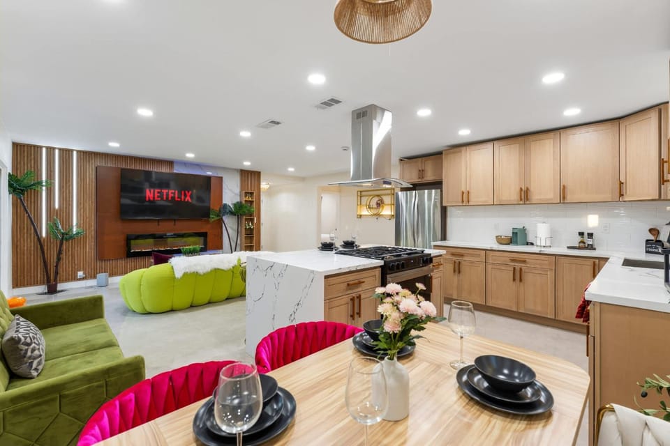 Modern 3BR with Patio Pool & Prime Hollywood Spot House in Hollywood