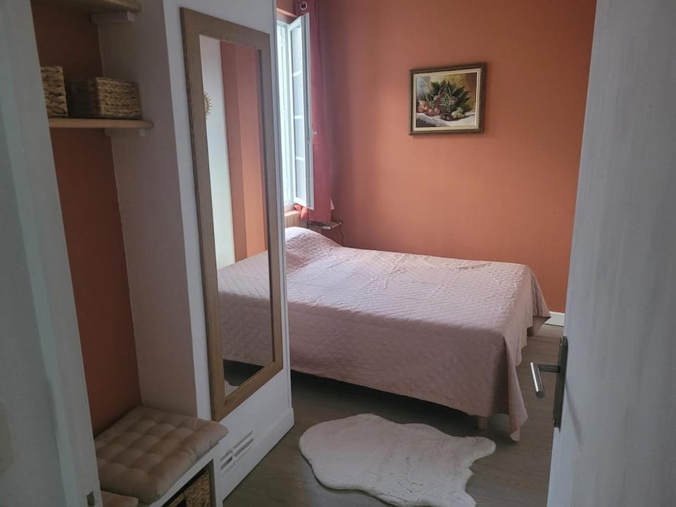Bed, Photo of the whole room, Bedroom, wardrobe