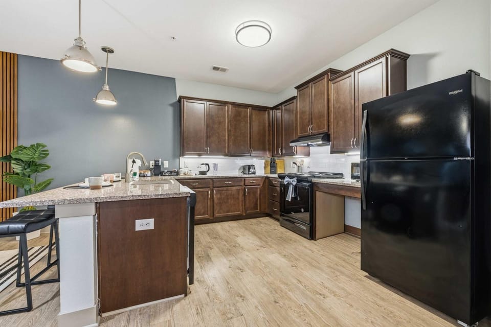 March Madness Stay Modern 2BR Free Parking Walk to Lucas Oil Apartment in Indianapolis