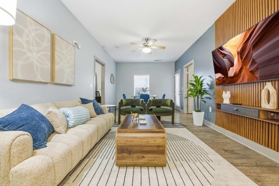 March Madness Stay Modern 2BR Free Parking Walk to Lucas Oil Apartment in Indianapolis