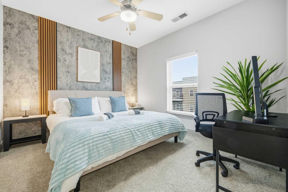 Modern Downtown Indy 2BR Free Parking Walk to Lucas Oil & March Madness Apartment in Indianapolis