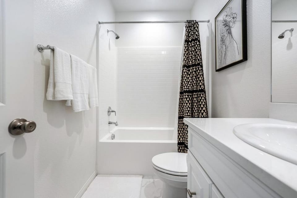 Cozy Stay Near San Diego With 2 Car Garage House in Lemon Grove