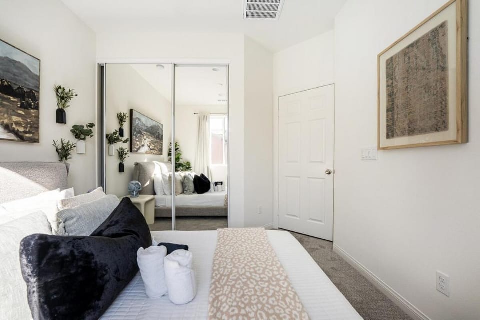 Cozy Stay Near San Diego With 2 Car Garage House in Lemon Grove