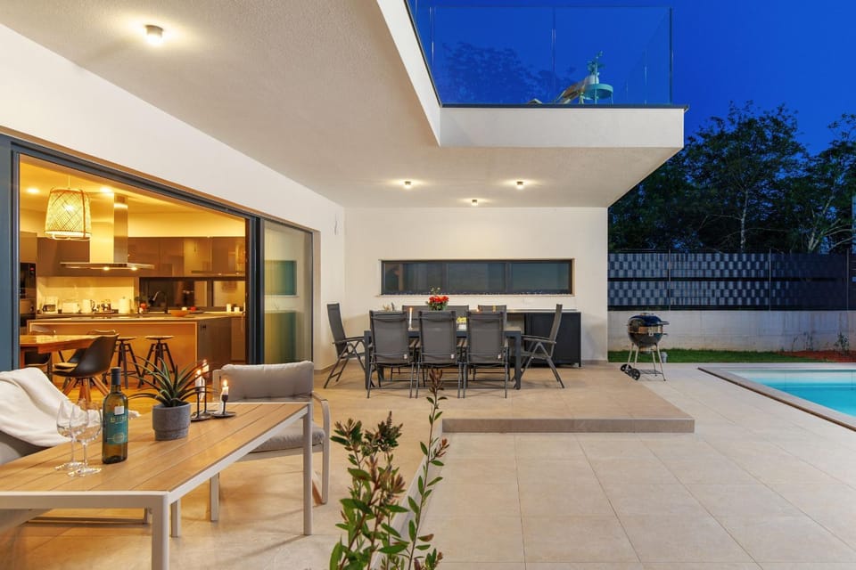 BBQ facilities, Balcony/Terrace, Garden view, Pool view, Swimming pool