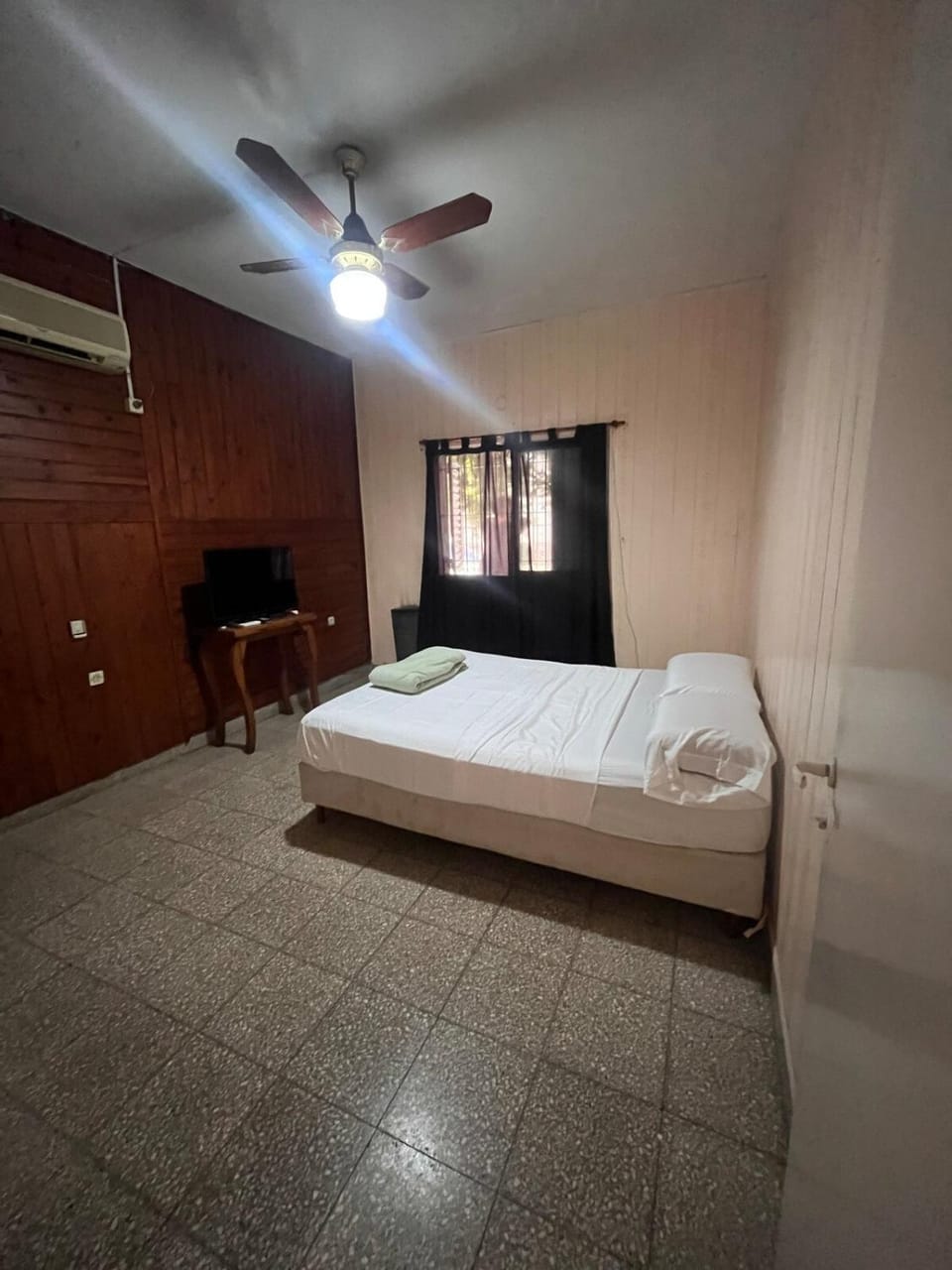Casa completa hasta 9 personas, cochera, patio, parrilla, etc House in San Nicolás de los Arroyos