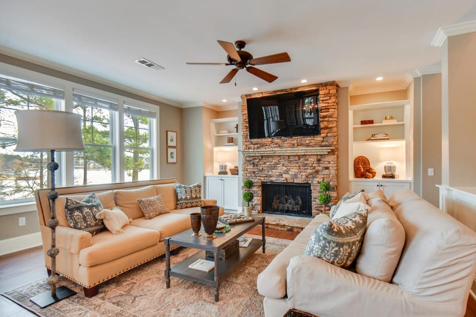 Condo on Lake Oconee: Big Water Views House in Lake Oconee