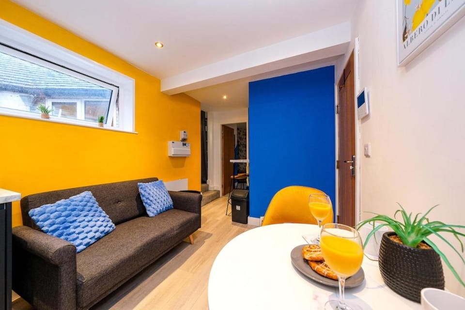 Stylish City-Centre Stay on Historic Sadler Gate Apartment in Derby