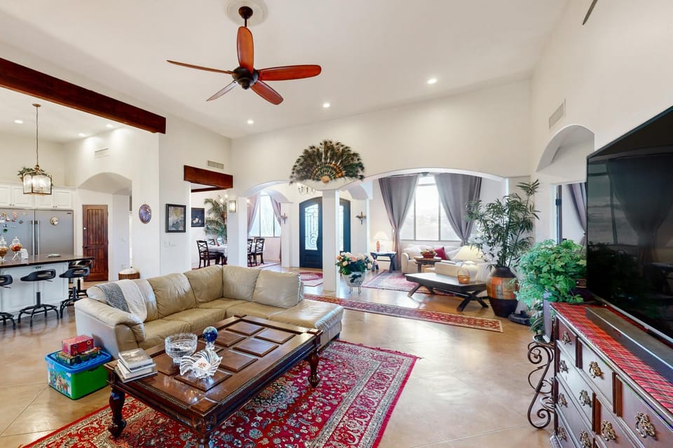 Saguaro Sunrise House in Tanque Verde