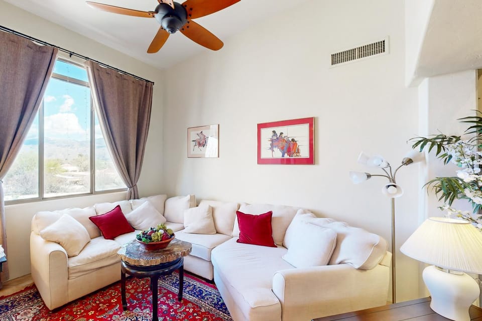 Saguaro Sunrise House in Tanque Verde