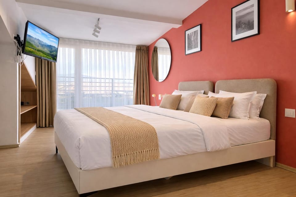 Communal lounge/ TV room, Bed, TV and multimedia, Photo of the whole room, Evening entertainment, Bedroom, wardrobe