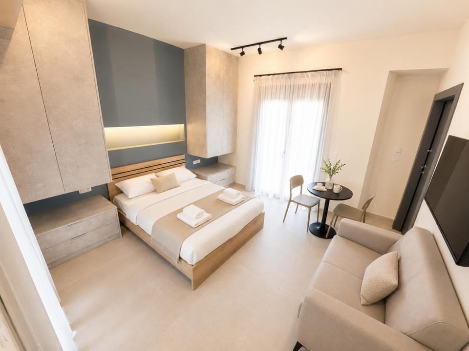 Bed, Photo of the whole room, Seating area, Bedroom