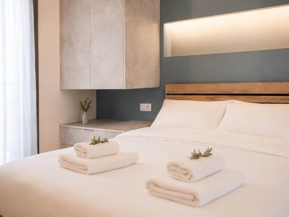Bed, Bedroom, towels