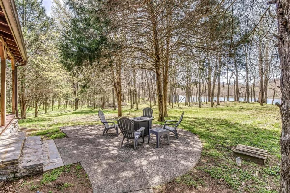 Luxury Lakefront Cabin Cabin in Old Hickory Lake