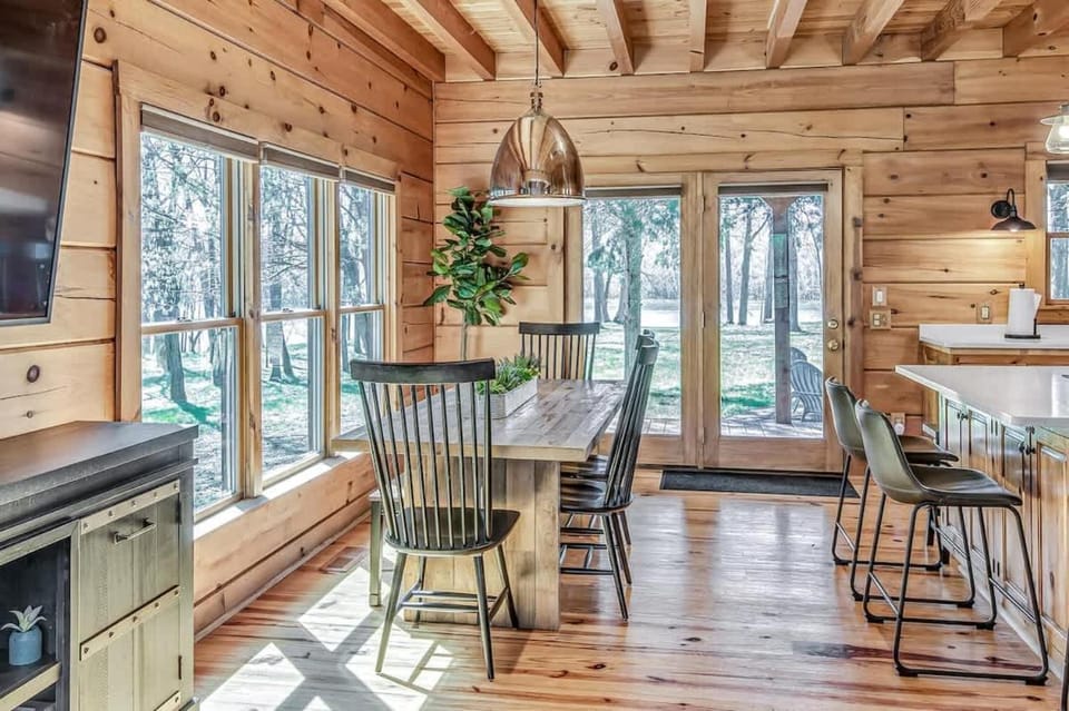 Luxury Lakefront Cabin Cabin in Old Hickory Lake