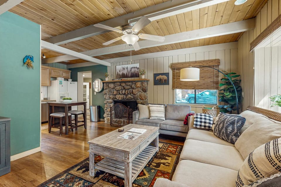 Acorn Lodge House in Idyllwild-Pine Cove