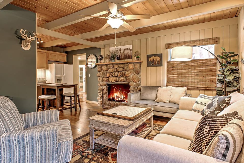 Acorn Lodge House in Idyllwild-Pine Cove