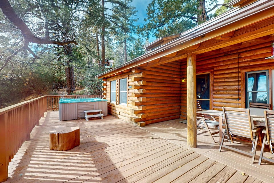 San Jacinto Lodge House in Idyllwild-Pine Cove
