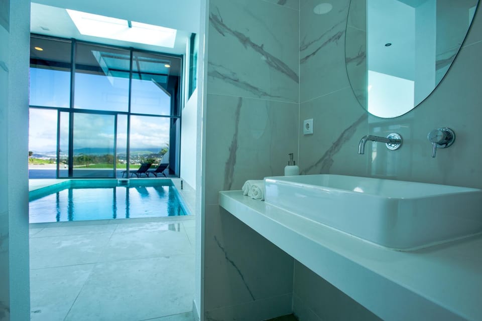 Bathroom, Pool view, towels