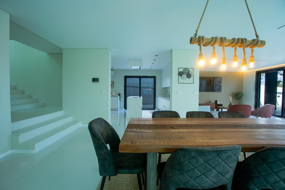 Seating area, Dining area