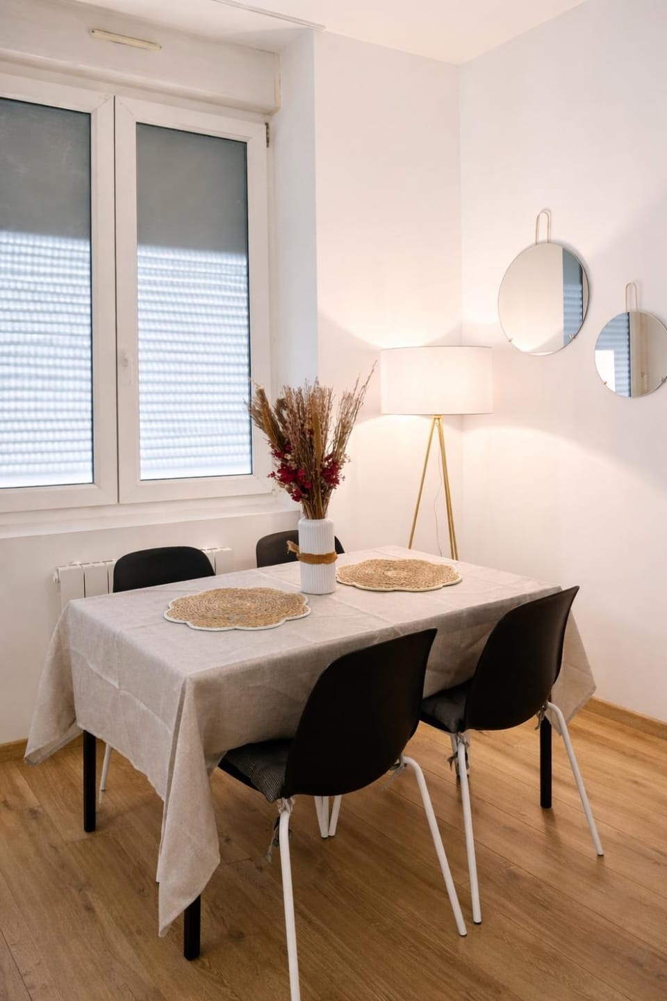 Seating area, Dining area