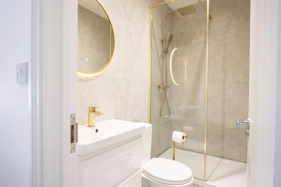 Best in Class - London, Harrow Apartment in Harrow