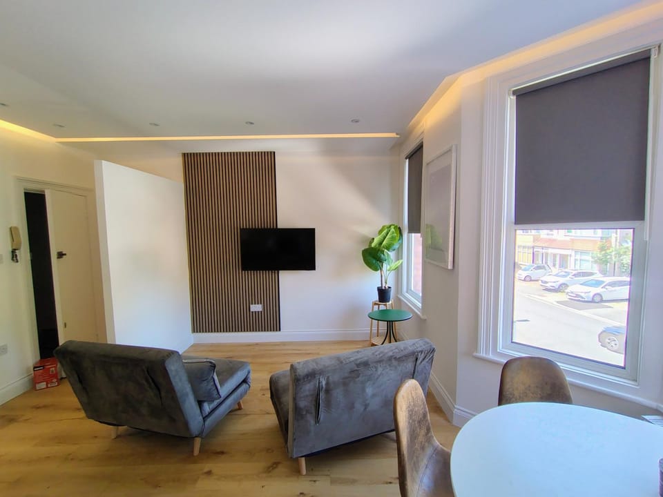 Best in Class - London, Harrow Apartment in Harrow