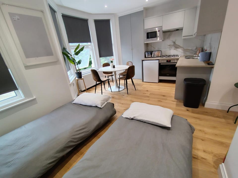 Best in Class - London, Harrow Apartment in Harrow