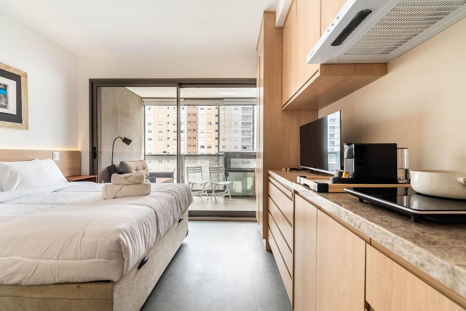 Studio in Pinheiros with Pool and Gym - C1406 House in Sao Paulo City