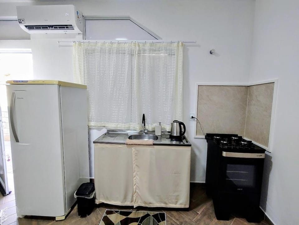 Kitnet Amélie Lara Apartment in São José