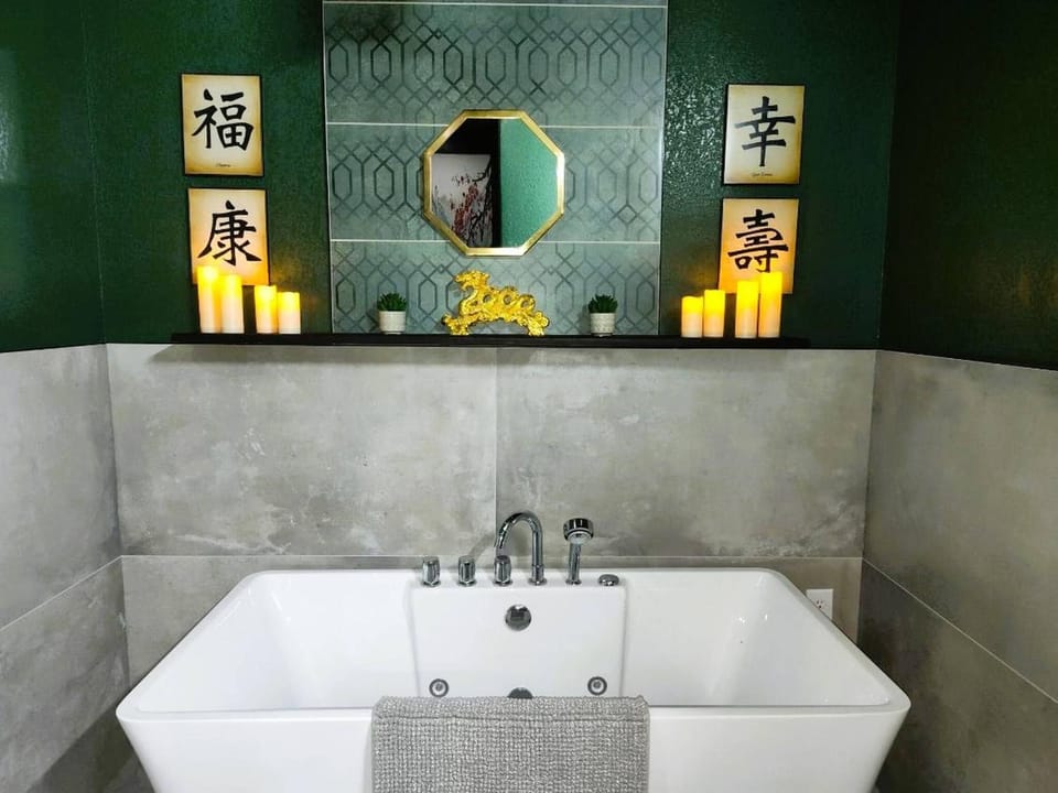 Asian Zen with Jacuzzi, Kitchenette, Near Victoria Sq House in Sparks