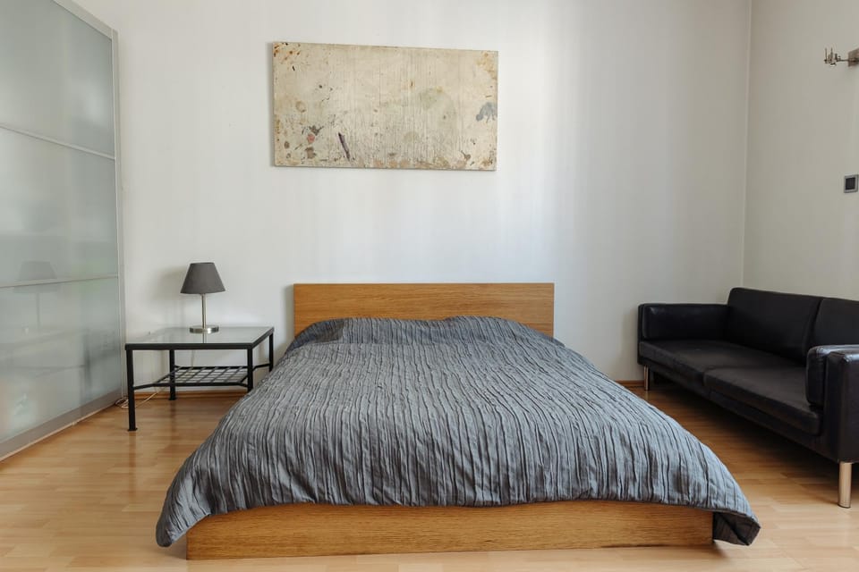 Bed, Photo of the whole room, Seating area, Bedroom