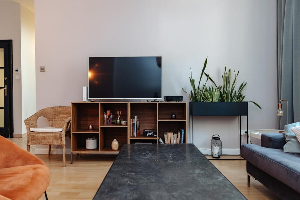 Communal lounge/ TV room, TV and multimedia, Living room, Seating area, Evening entertainment