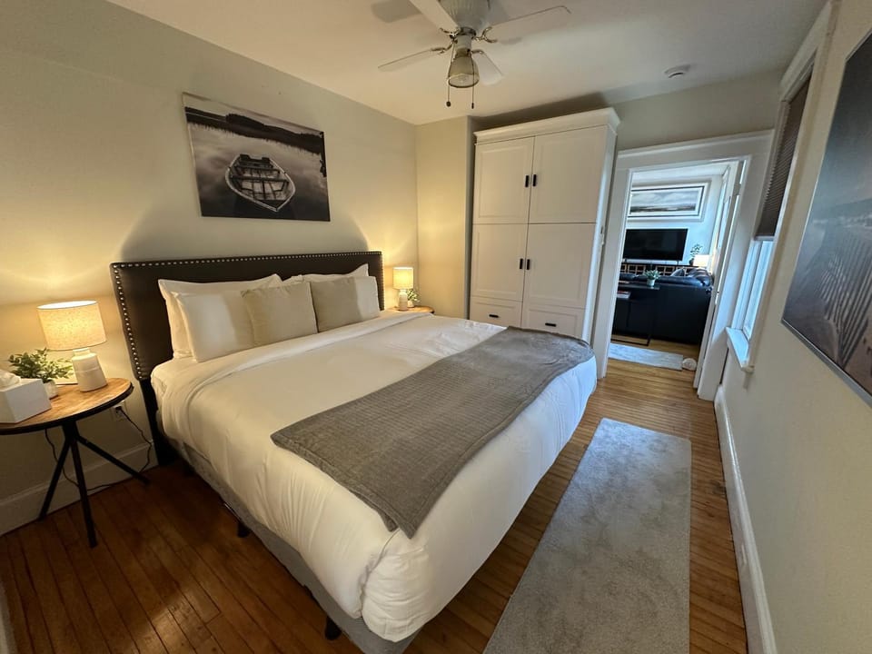Newport Harbor View Cottage w Decks & Parking House in Newport