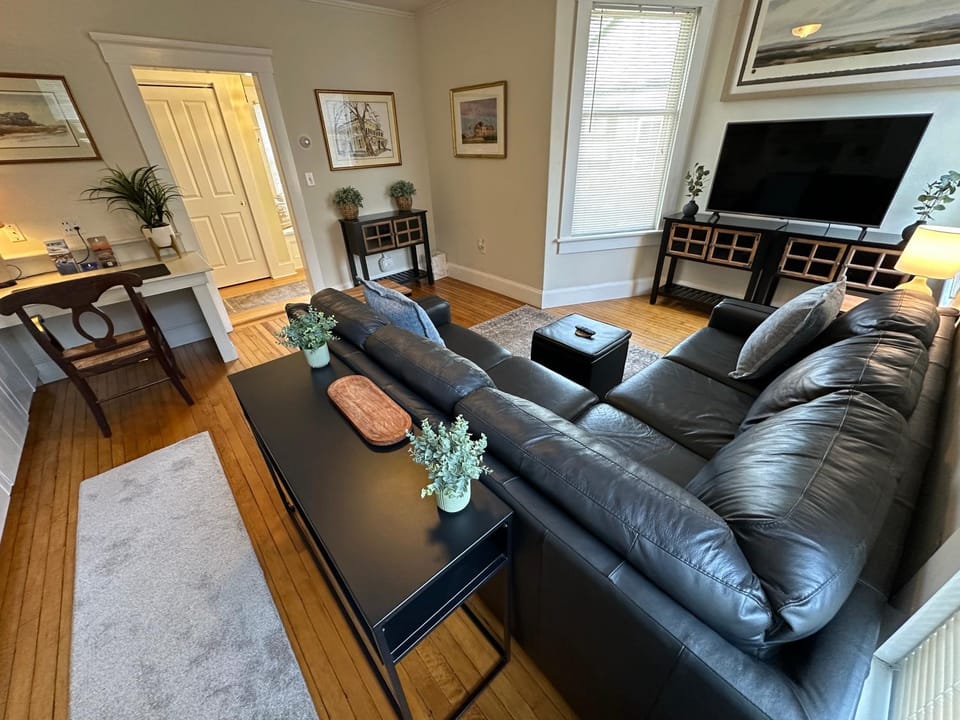 Newport Harbor View Cottage w Decks & Parking House in Newport