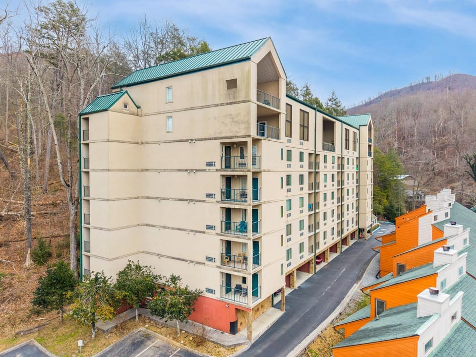 Beautiful Cozy Condo within walking distance to downtown Gatlinburg Apartment in Gatlinburg