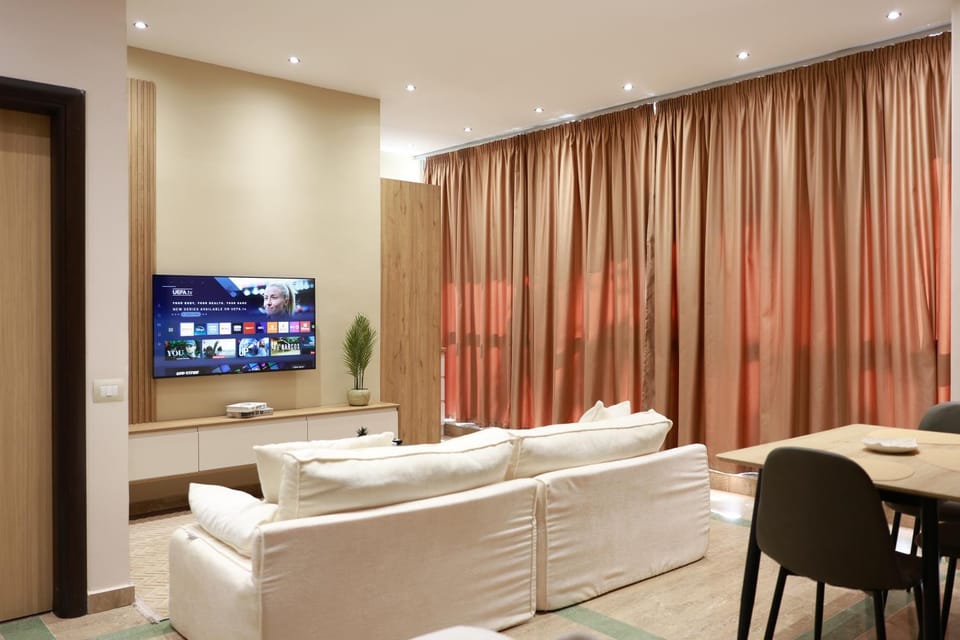 TV and multimedia, Living room, Photo of the whole room, Seating area, Evening entertainment