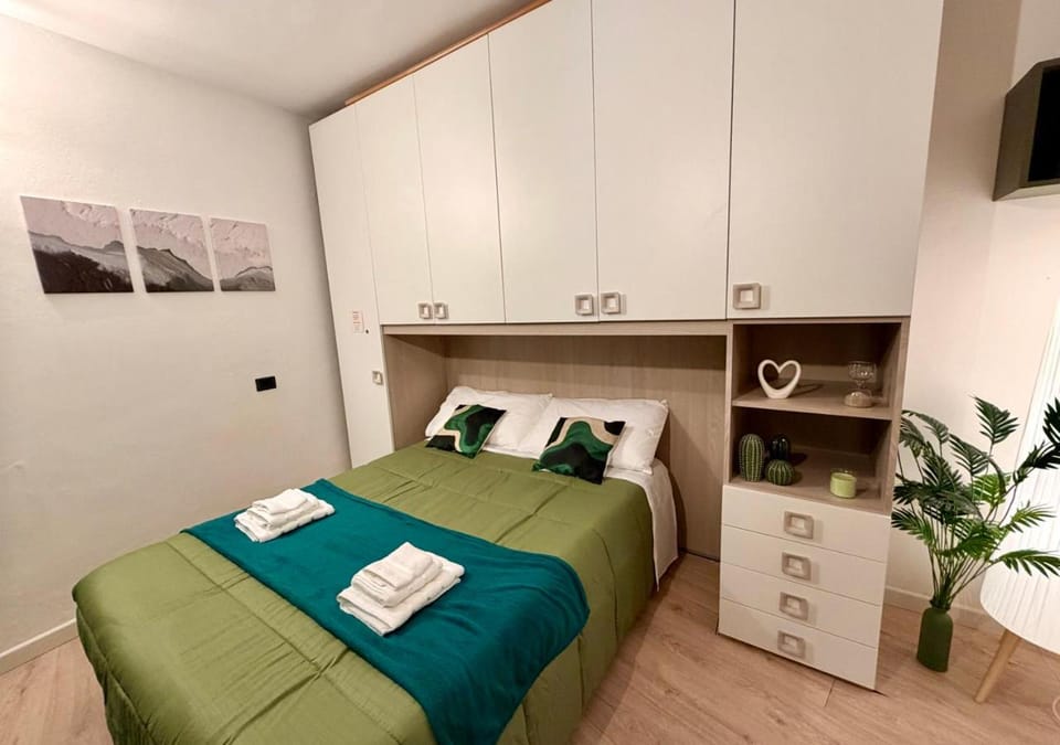 Bed, Photo of the whole room, Bedroom, towels, wardrobe