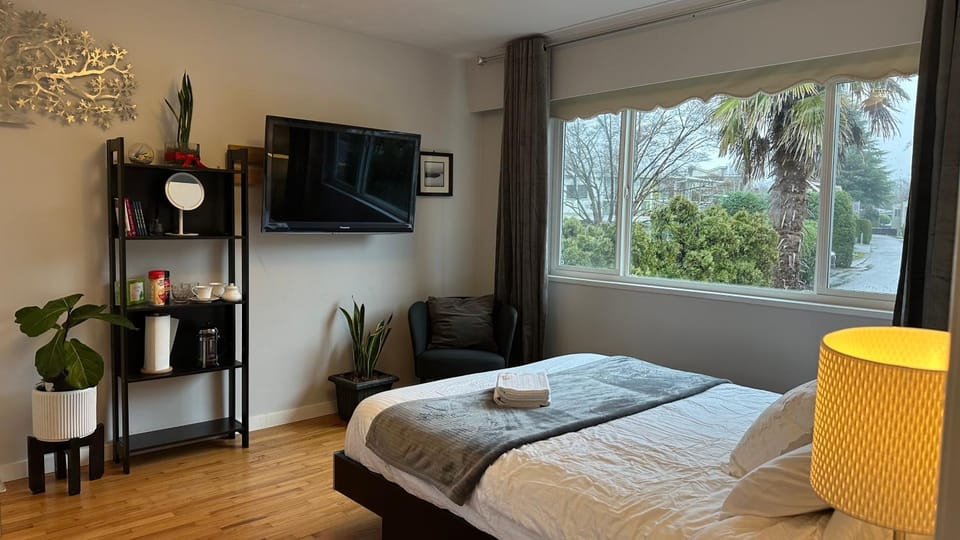 Kerrisdale private room Bed and Breakfast in Vancouver