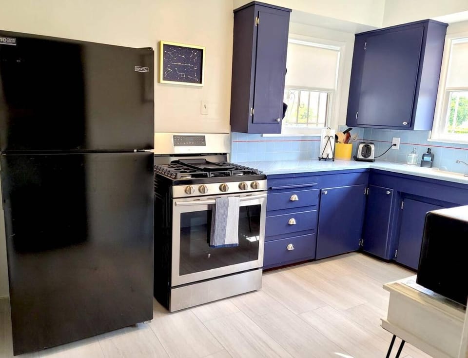 Kitchen or kitchenette, oven, stove