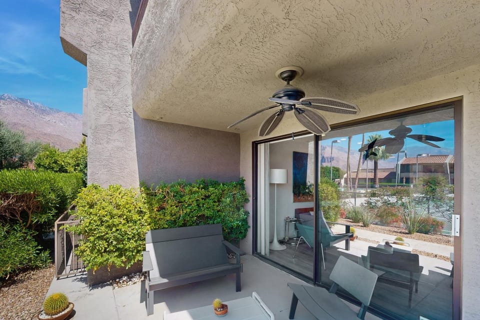 Center Court Escape House in Palm Springs