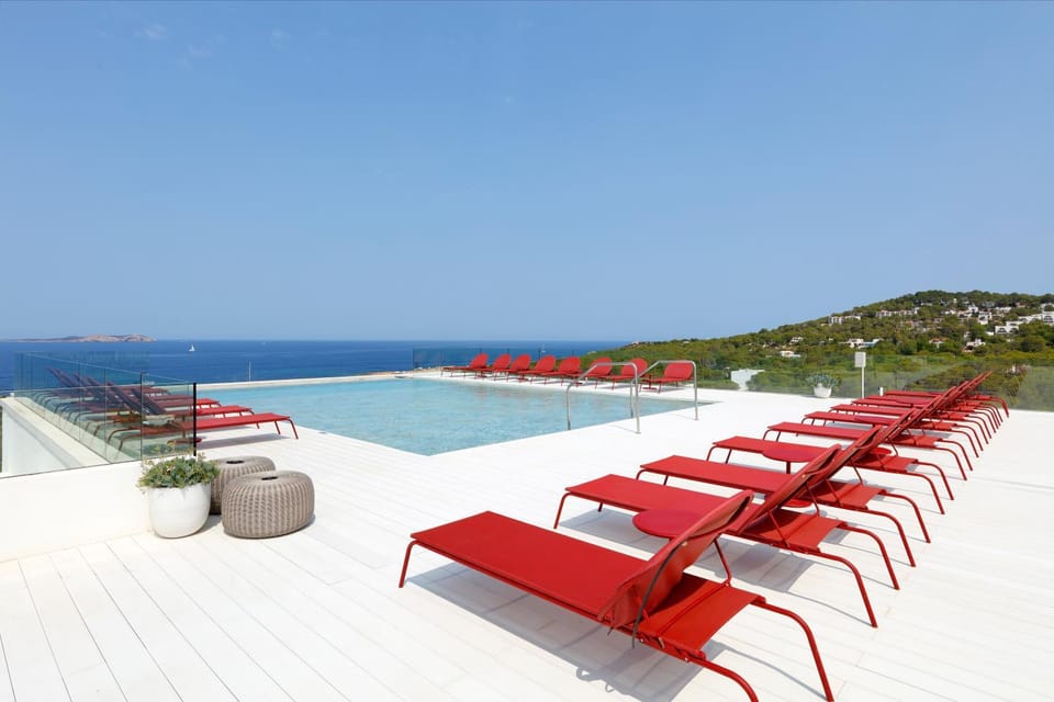 Day, Natural landscape, View (from property/room), Balcony/Terrace, Beach, Pool view, Sea view, Swimming pool, sunbed