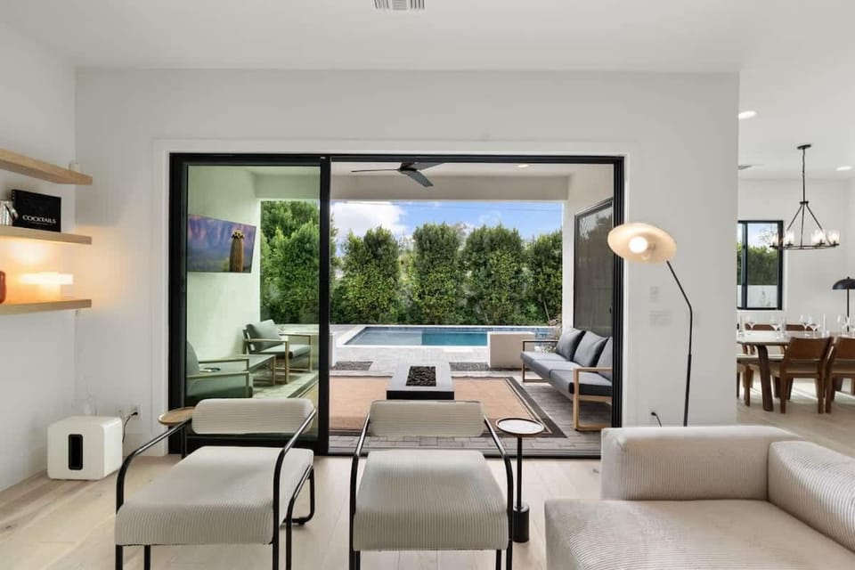 Heated Pool Fire pit backyard grill Phoenix DT House in Phoenix