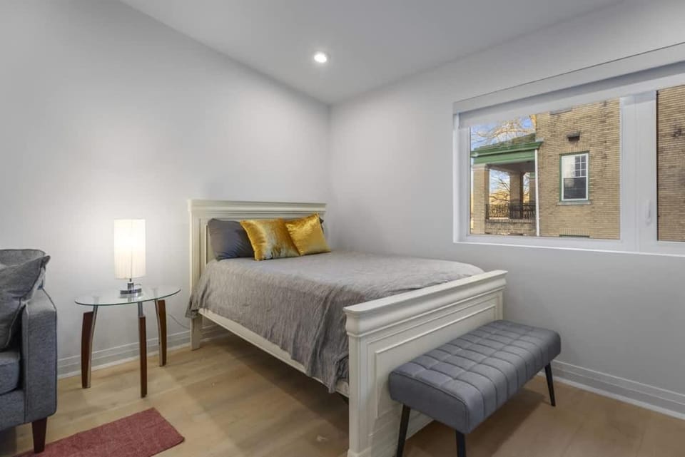 Spacious Studio Suite Downtown Durham House in Durham