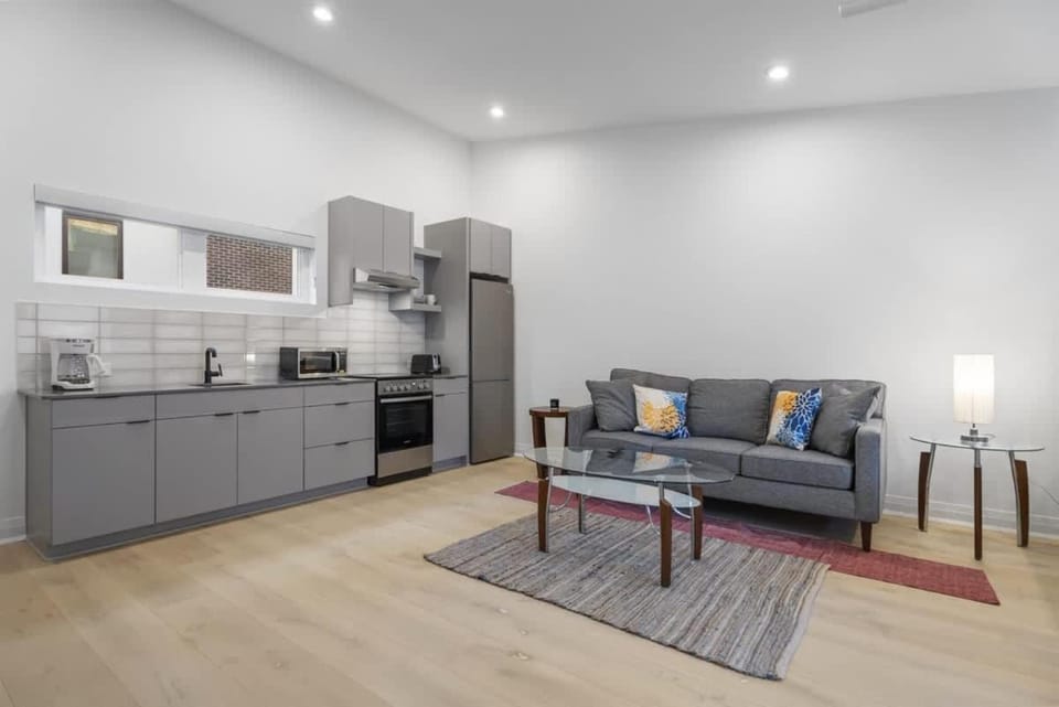 Spacious Studio Suite Downtown Durham House in Durham