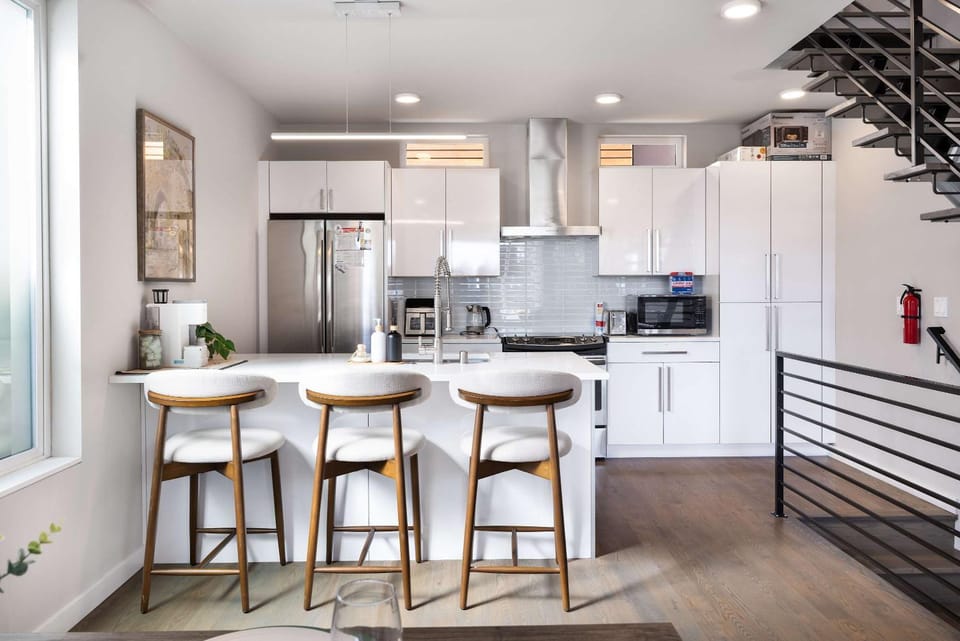 Eco-Friendly 3BR Retreat w UW & Hospital House in Seattle