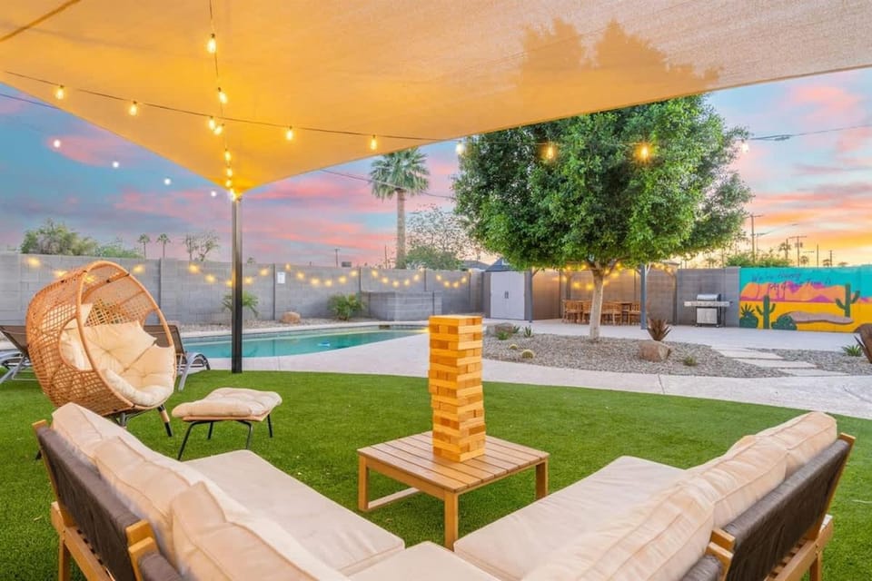 5BR Heated Pool BBQ and Covered Patio - DT Phx House in Phoenix