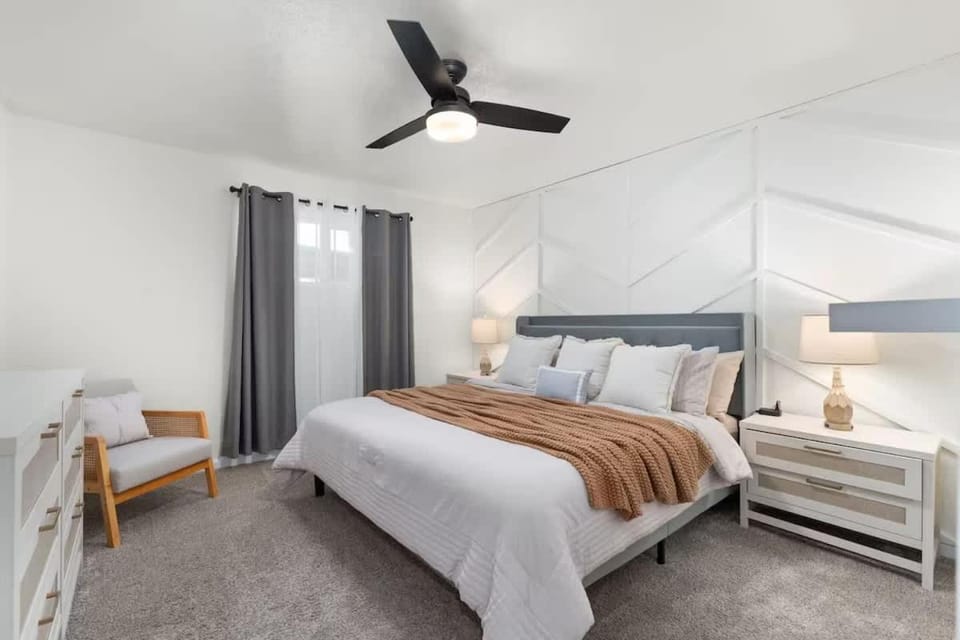 5BR Heated Pool BBQ and Covered Patio - DT Phx House in Phoenix
